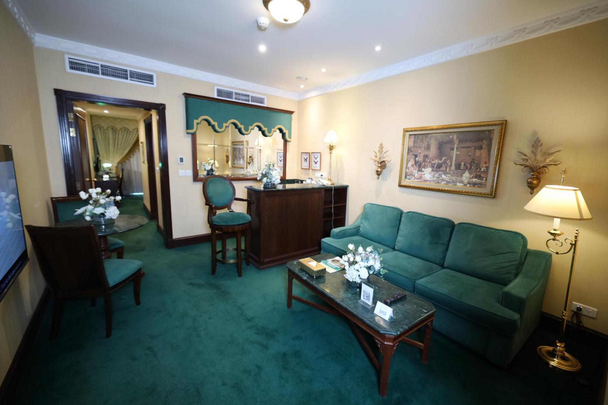 Habitat All Suites, Эль-Хубар Экстерьер фото Suite at the Grand Hotel