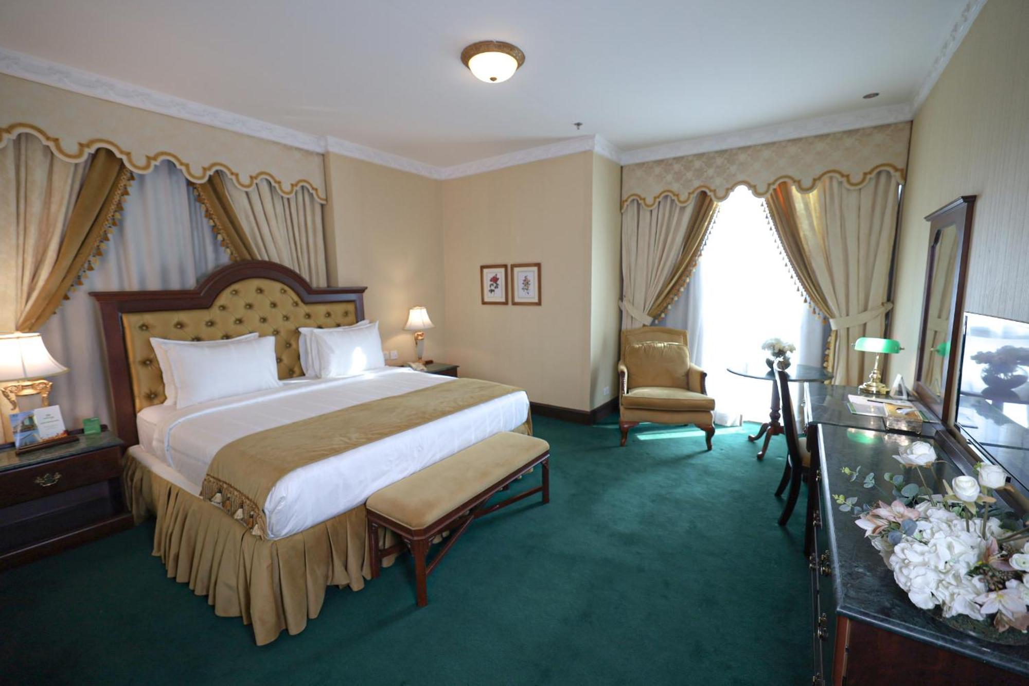 Habitat All Suites, Эль-Хубар Экстерьер фото A bedroom at the hotel