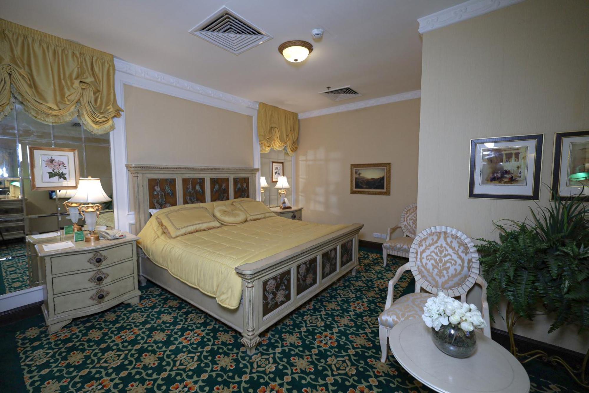 Habitat All Suites, Эль-Хубар Экстерьер фото A bedroom at the hotel