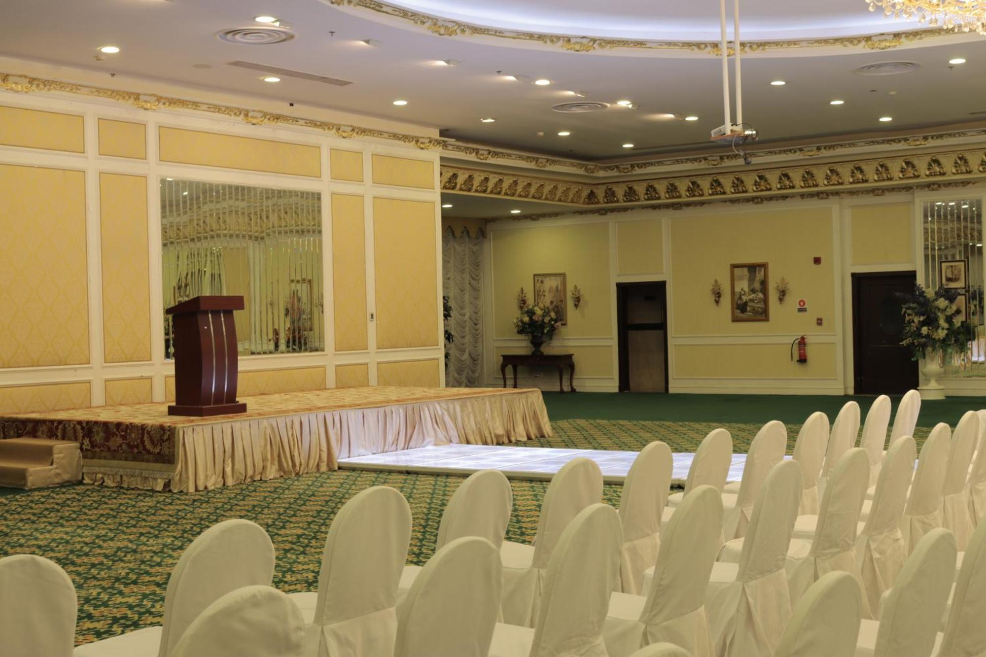 Habitat All Suites, Эль-Хубар Экстерьер фото The ballroom of the hotel