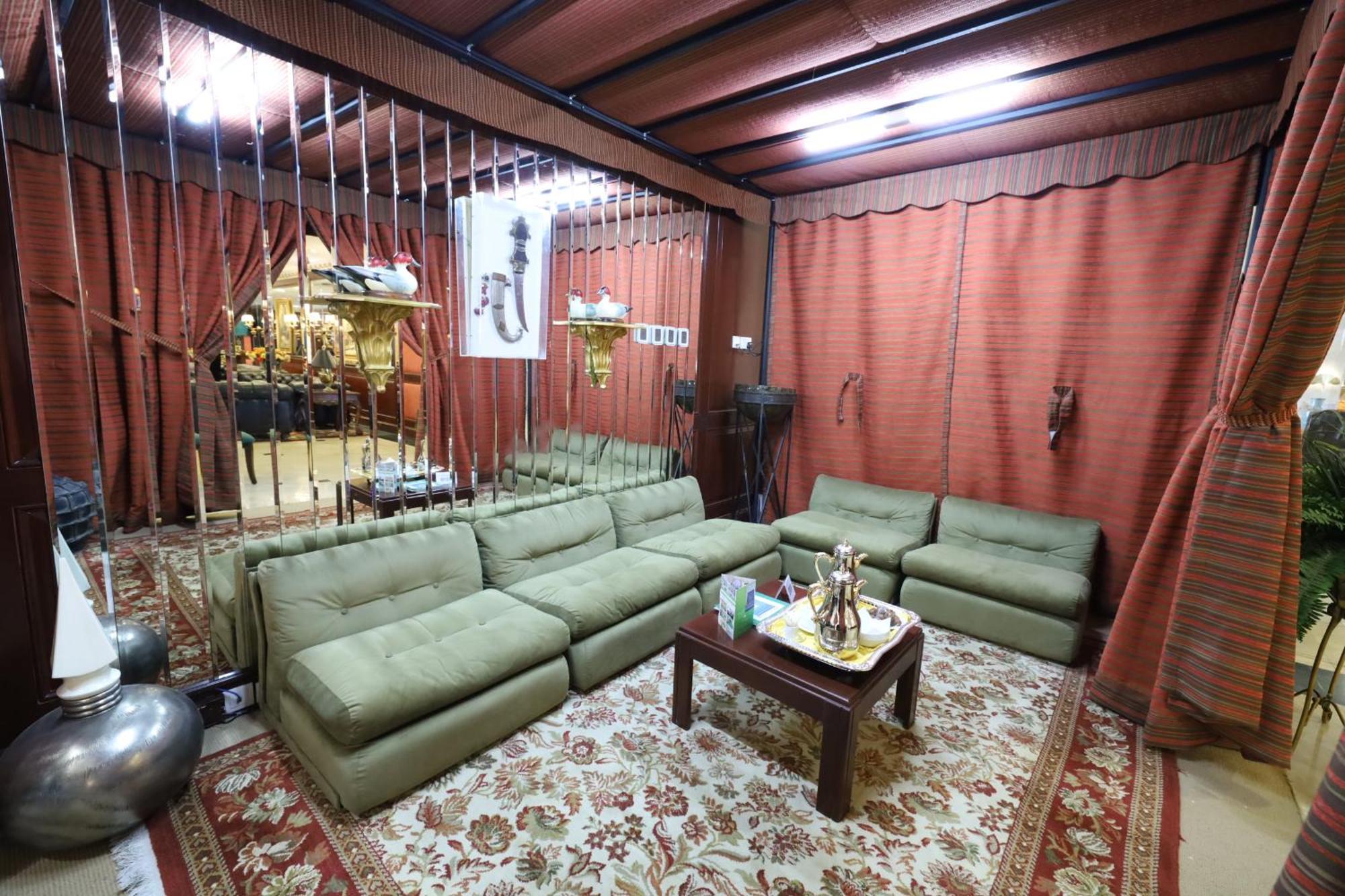 Habitat All Suites, Эль-Хубар Экстерьер фото A private room at a karaoke box