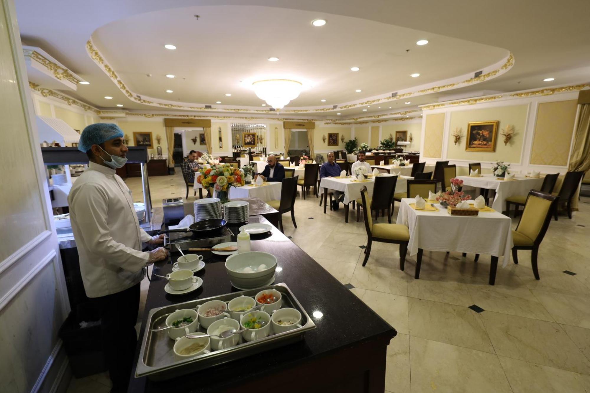 Habitat All Suites, Эль-Хубар Экстерьер фото A restaurant in a hotel