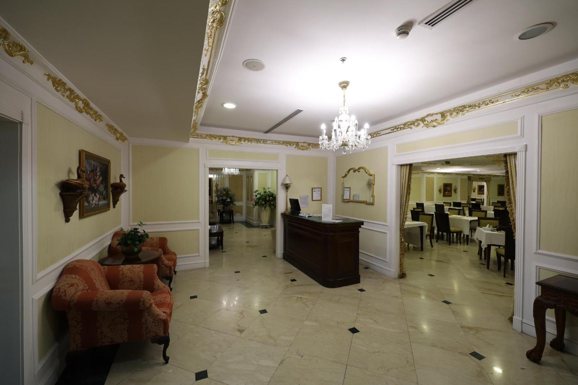 Habitat All Suites, Эль-Хубар Экстерьер фото The lobby of the hotel