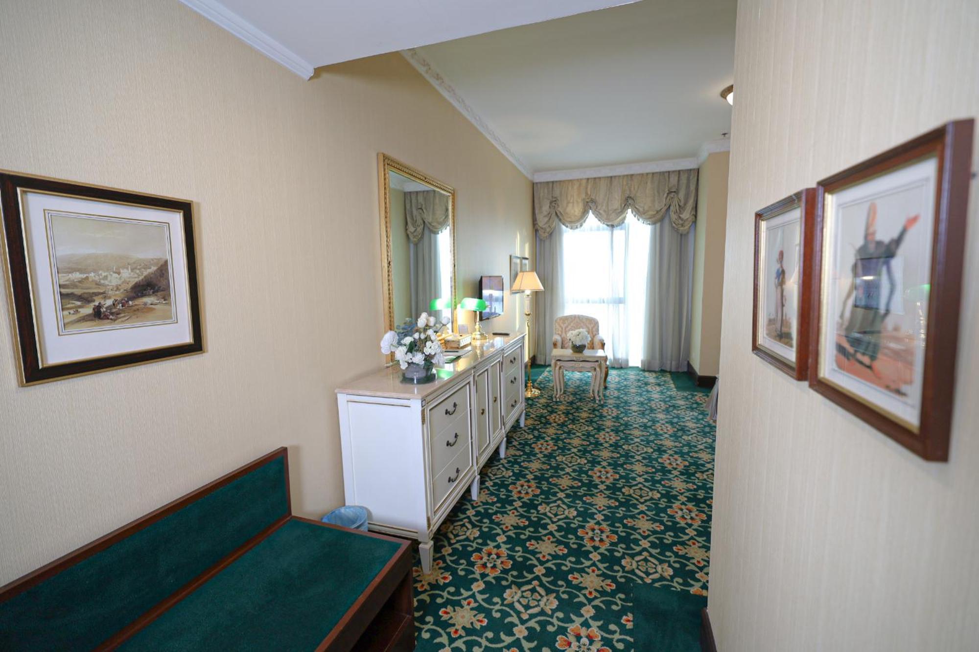Habitat All Suites, Эль-Хубар Экстерьер фото Interior of the hotel