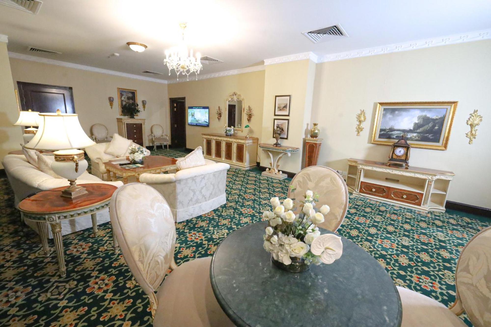 Habitat All Suites, Эль-Хубар Экстерьер фото The living room of the Vice Presidential Suite