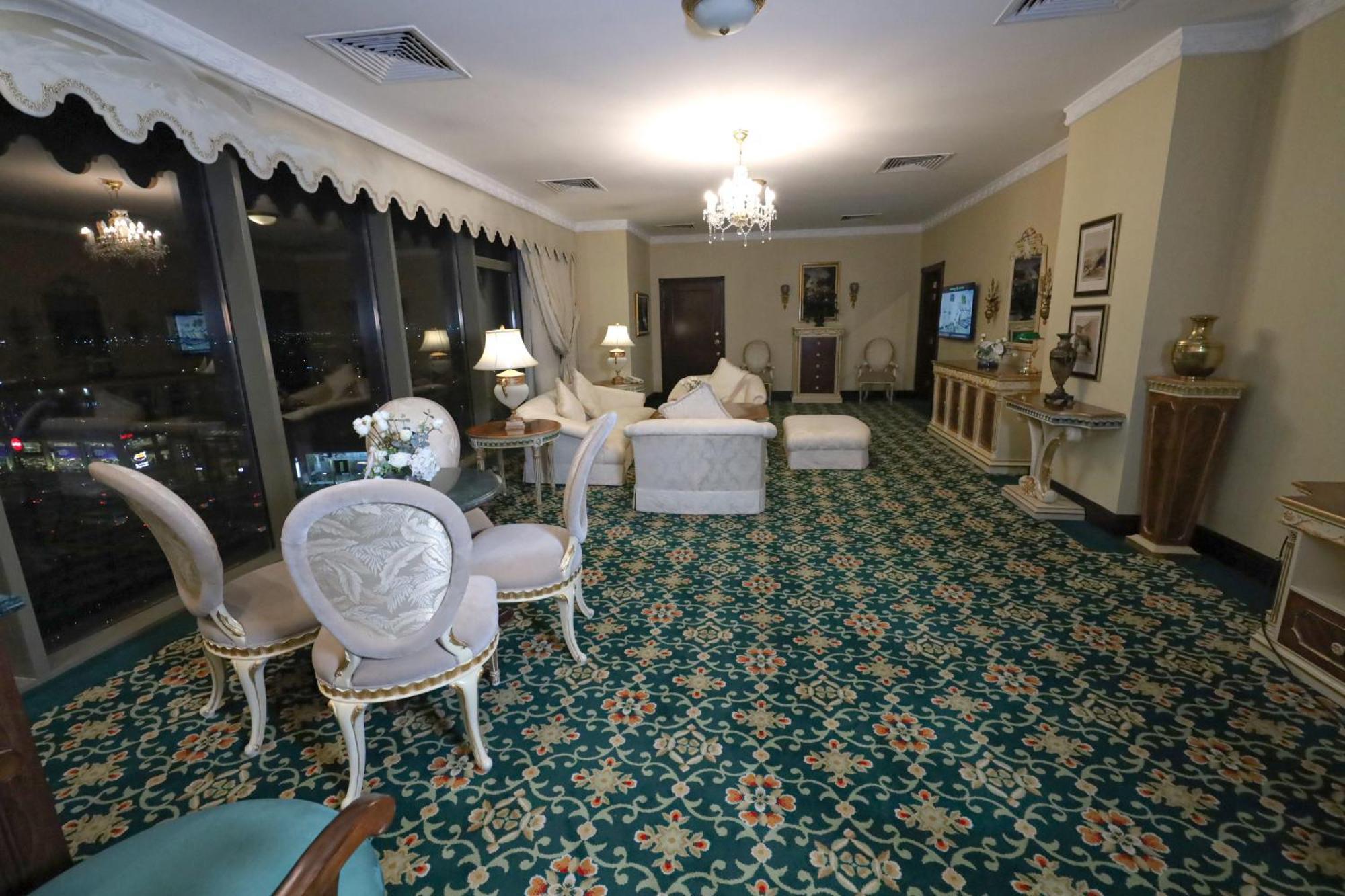 Habitat All Suites, Эль-Хубар Экстерьер фото A suite at the hotel