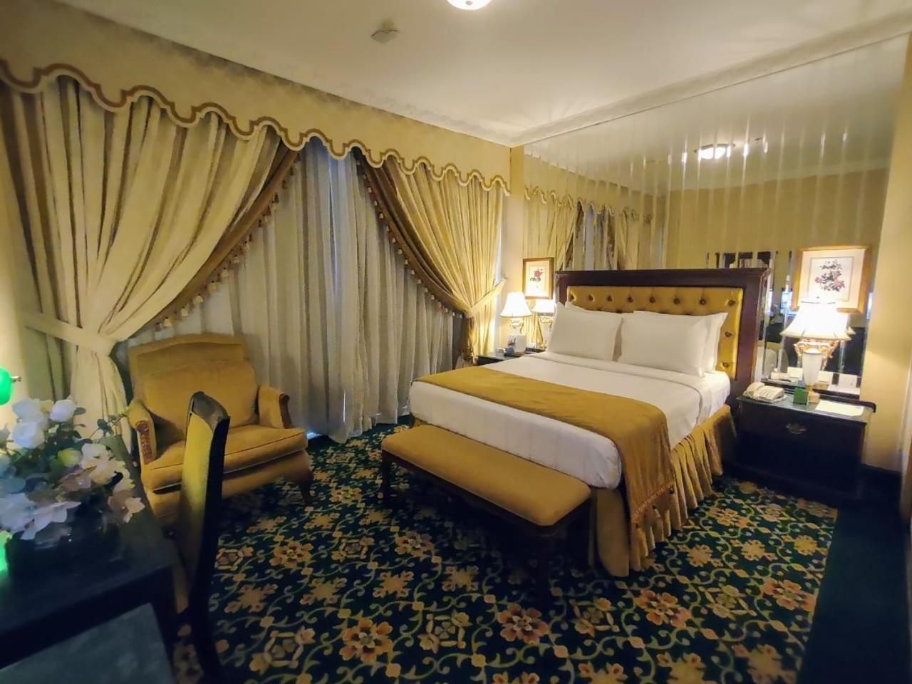 Habitat All Suites, Эль-Хубар Экстерьер фото A bedroom at the hotel